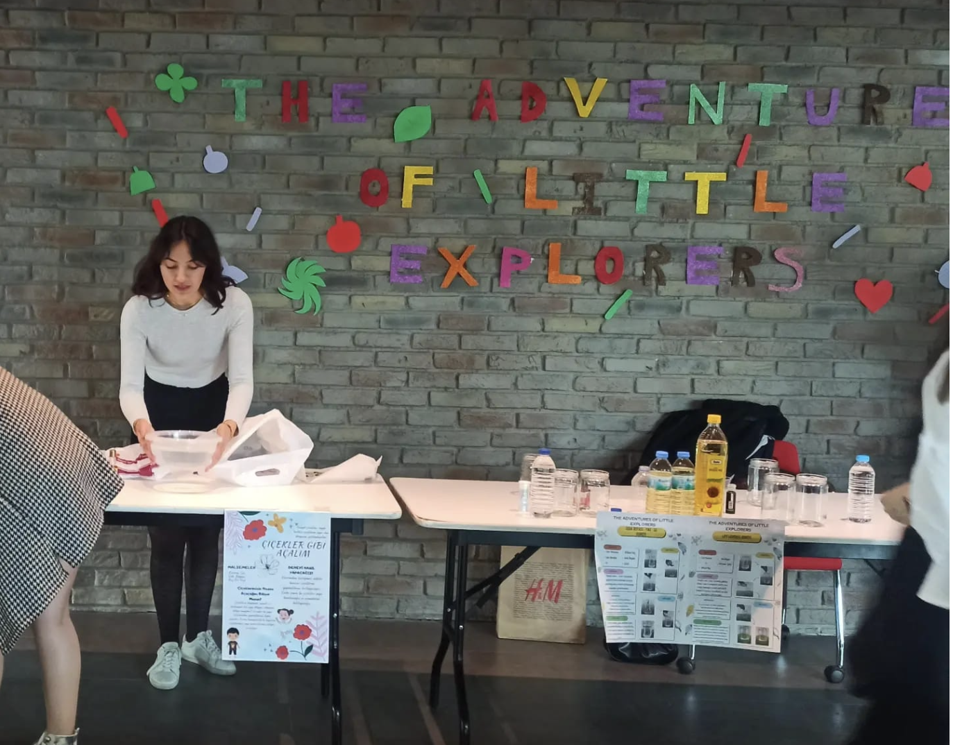 We held a science fair with the children who came to our campus!